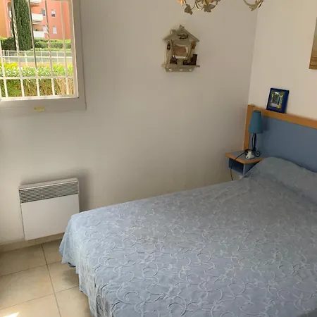 T2 En Rez De Jardin Avec Piscine * Le Lavandou