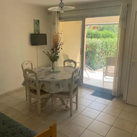 T2 En Rez De Jardin Avec Piscine Le Lavandou