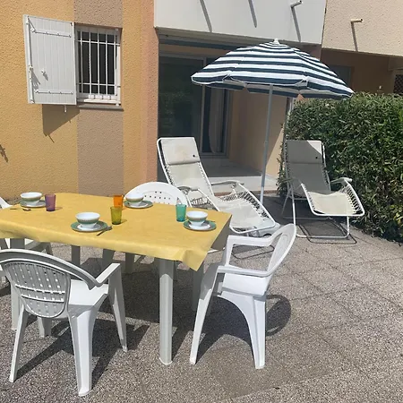 T2 En Rez De Jardin Avec Piscine *